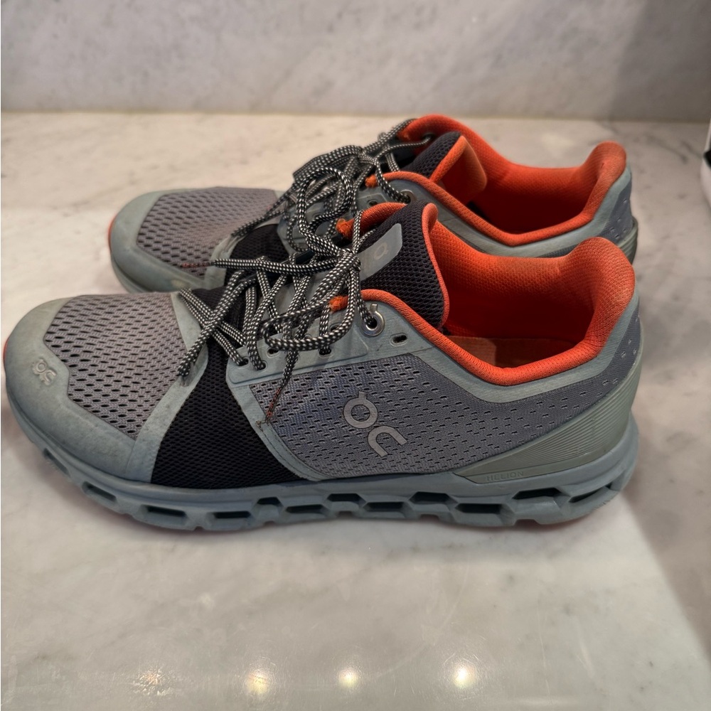 On Cloud Running Men’s Sneakers in Gray and Orange Reflective Size 9